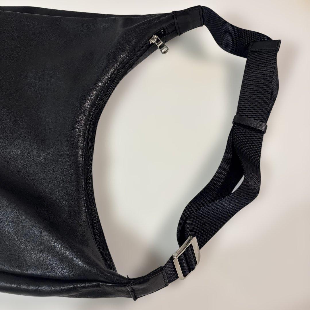 超美品ラシット今期A4入るソフトレザーラウンドビッグショルダーバッグ金具シルバー