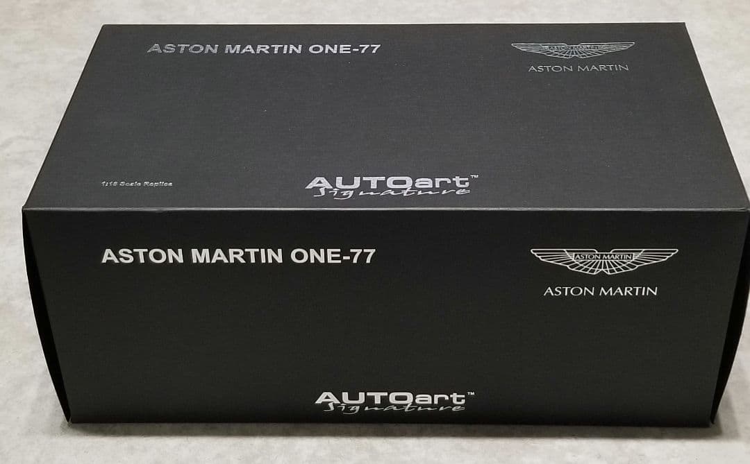 オートアート　シグネイチャー 1/18 　アストンマーチンONE-77