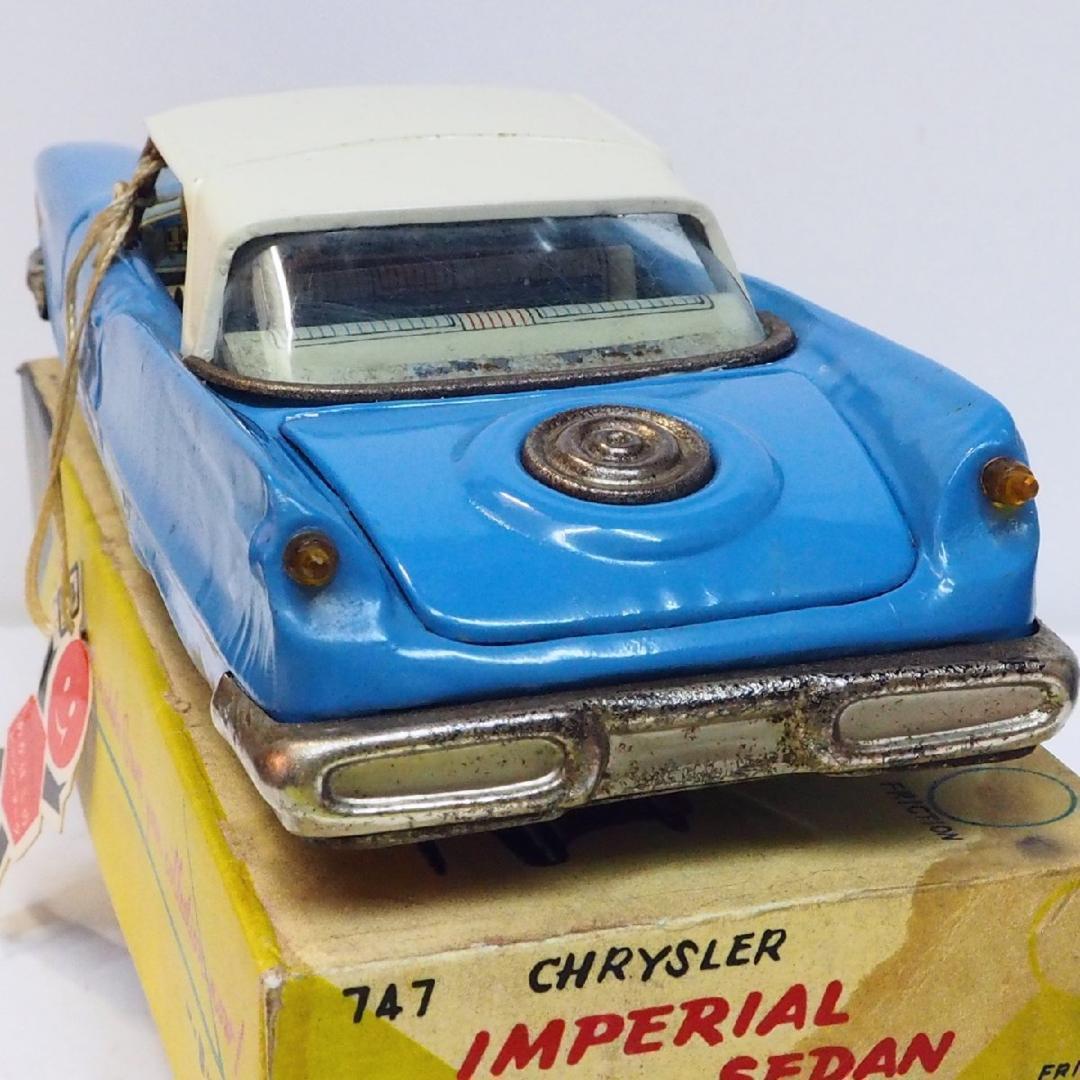 萬代屋【クライスラー インペリアル セダン水色】ブリキtin car 箱はコピー