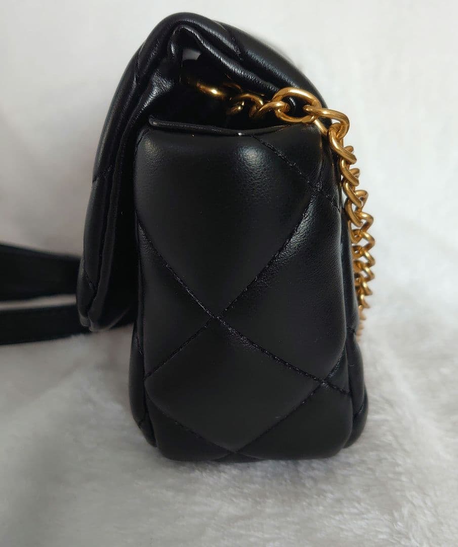 CHANELノベルティブラックショルダーバッグ キルティングデザイン