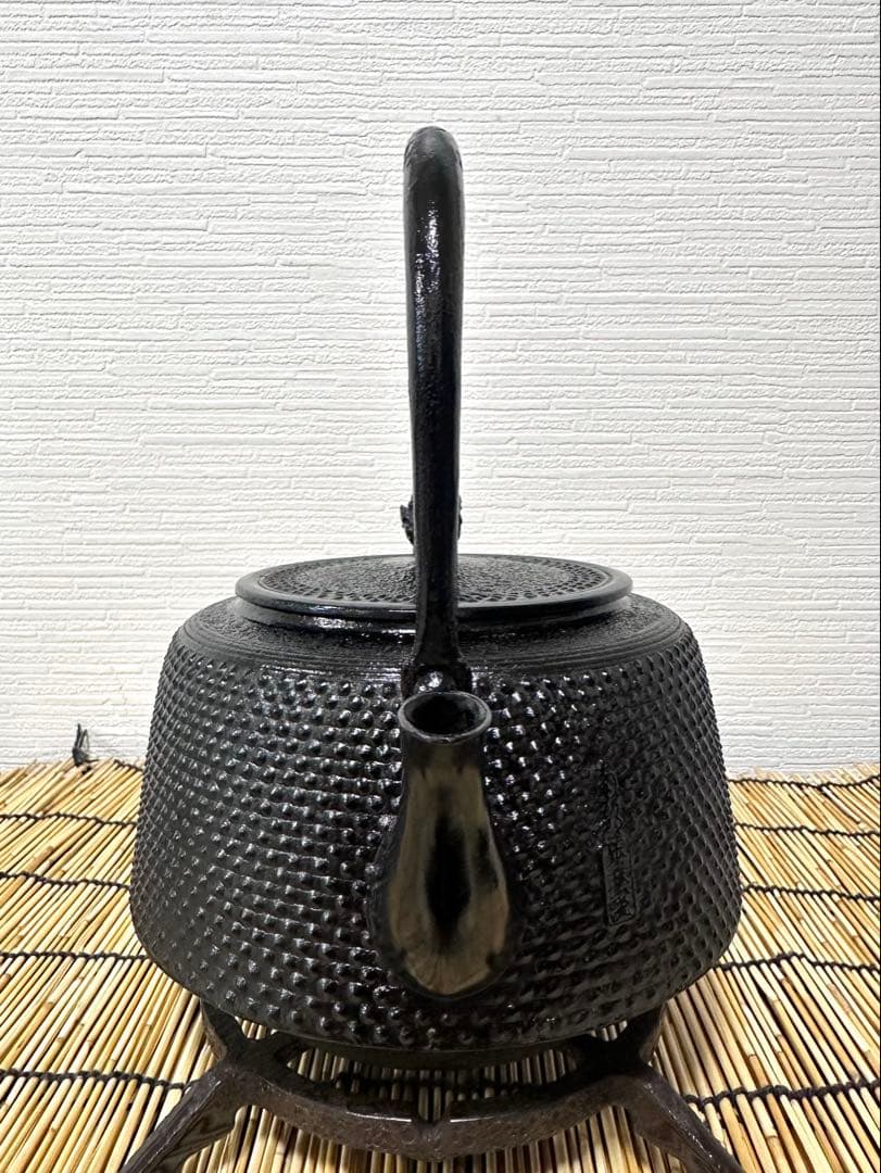 未使用品、供箱等付属品付　南部蓬榮堂造　１５型九重アラレ　南部鉄瓶　南部鉄器