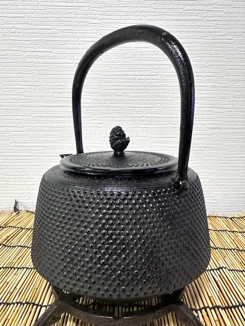 未使用品、供箱等付属品付　南部蓬榮堂造　１５型九重アラレ　南部鉄瓶　南部鉄器