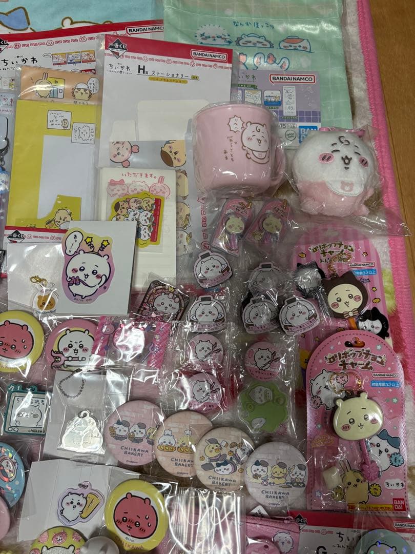 ちいかわ グッズ まとめ売り 缶バッジ カード ステッカー タオル くら寿司