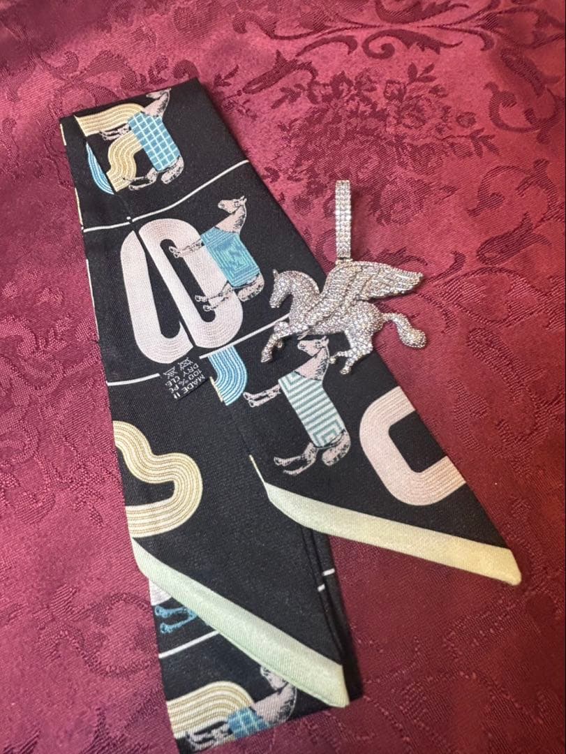 ￼ペガサスモチーフペンダントトップ　チャーム✖️スカーフ