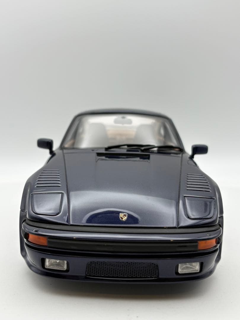 ミニカー Porsche930Turbo Slant Nose896/1000 1/18