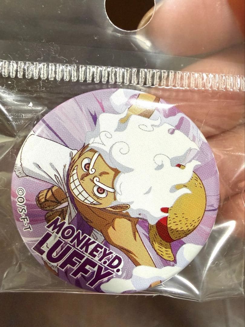 【非売品】【バレンタイン限定】ワンピース　缶バッチ　ルフィ　ニカ