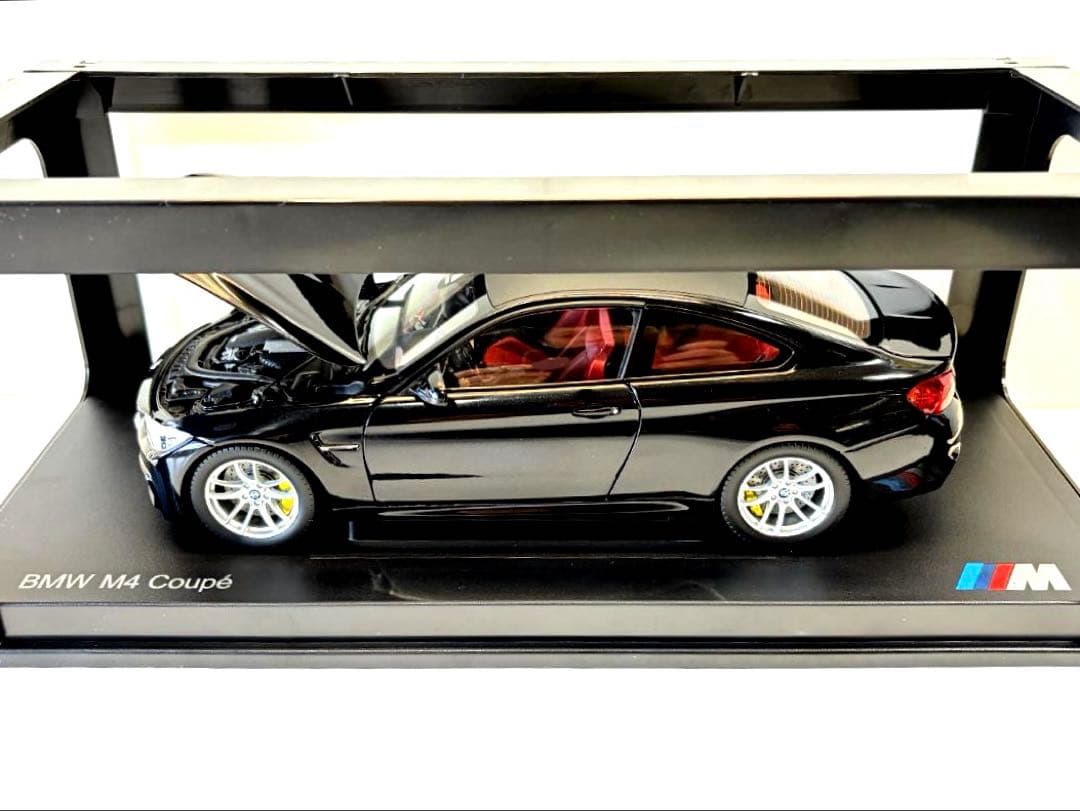 【希少美品】BMW M4 クーペ F82 1/18 特注モデル 黒 ブラック 1/18 BMW M4 F82 Liberty Walk Widebody (Matte Black) Resin Car