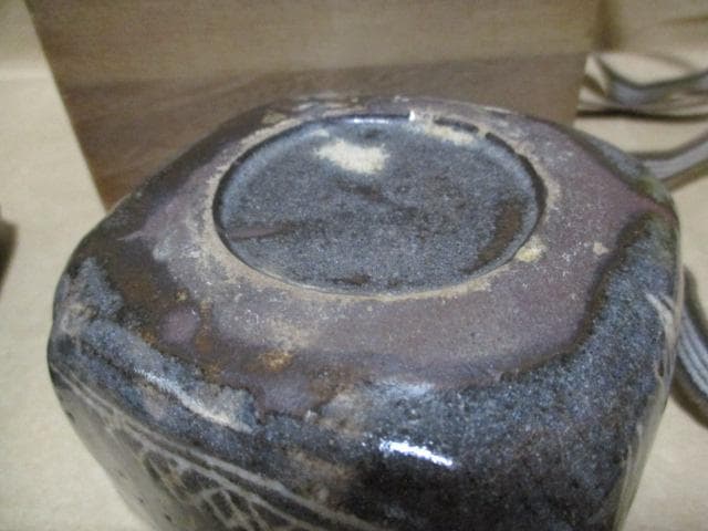 ネズミ志野　蓋物　桃山時代　P71-2