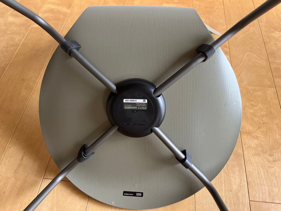 Fritz Hansen スツール オリーブグリーン 2021年製