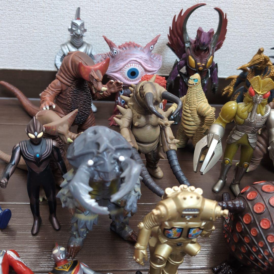 【フィギュア大量】ウルトラマン24体 ウルトラ怪獣20体 ソフビまとめ売り