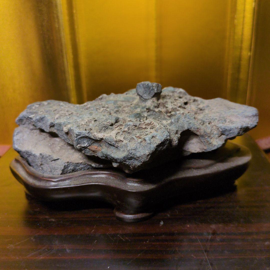 水石 天然石 約940g 原石 鑑賞石 自然石 木製専用台座付き