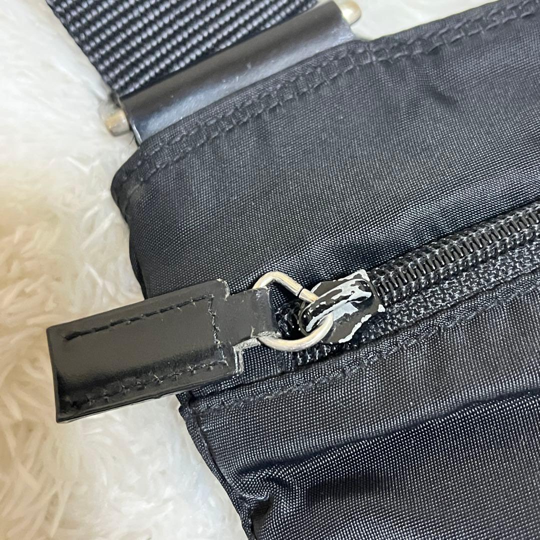 美品　PRADA プラダ　ナイロン　ショルダーバッグ　三角プレート　ブラック　黒