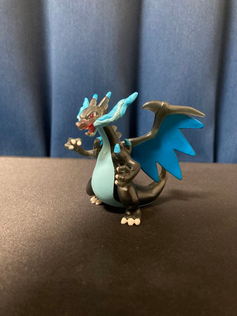 リザードン フィギュア 黒と青