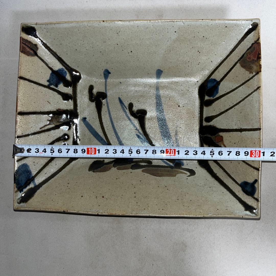 鉄砂草花文　角皿　佐久間賢司作　識箱