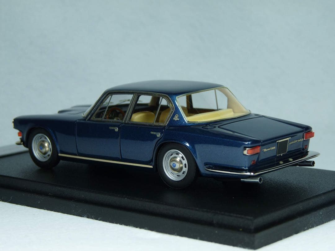 ＢＢＲ　マセラティ　クアトロポルテ　１９６５年　ダークブルー