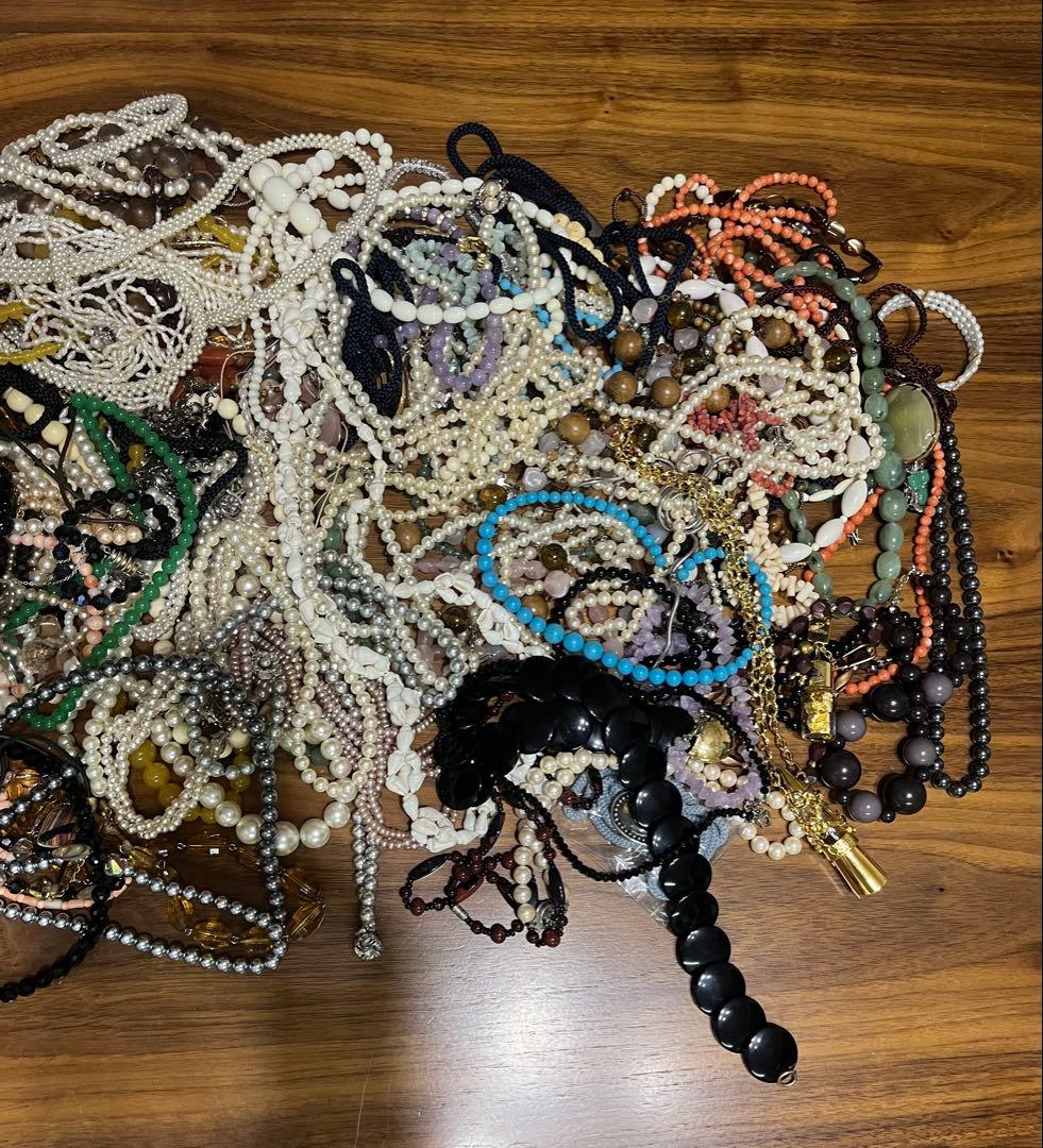 大量ネックレスまとめ売り　遺品整理
