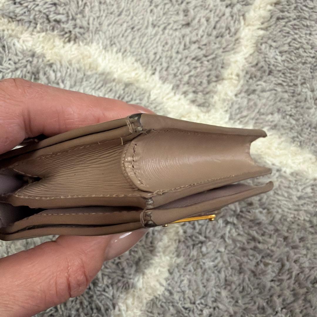 PRADA ピンクベージュ 二つ折り財布