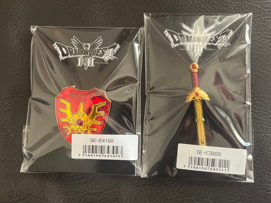 ドラゴンクエストⅠ&Ⅱ III e-STORE特典 ロトの剣 ロトの盾 ピンズ