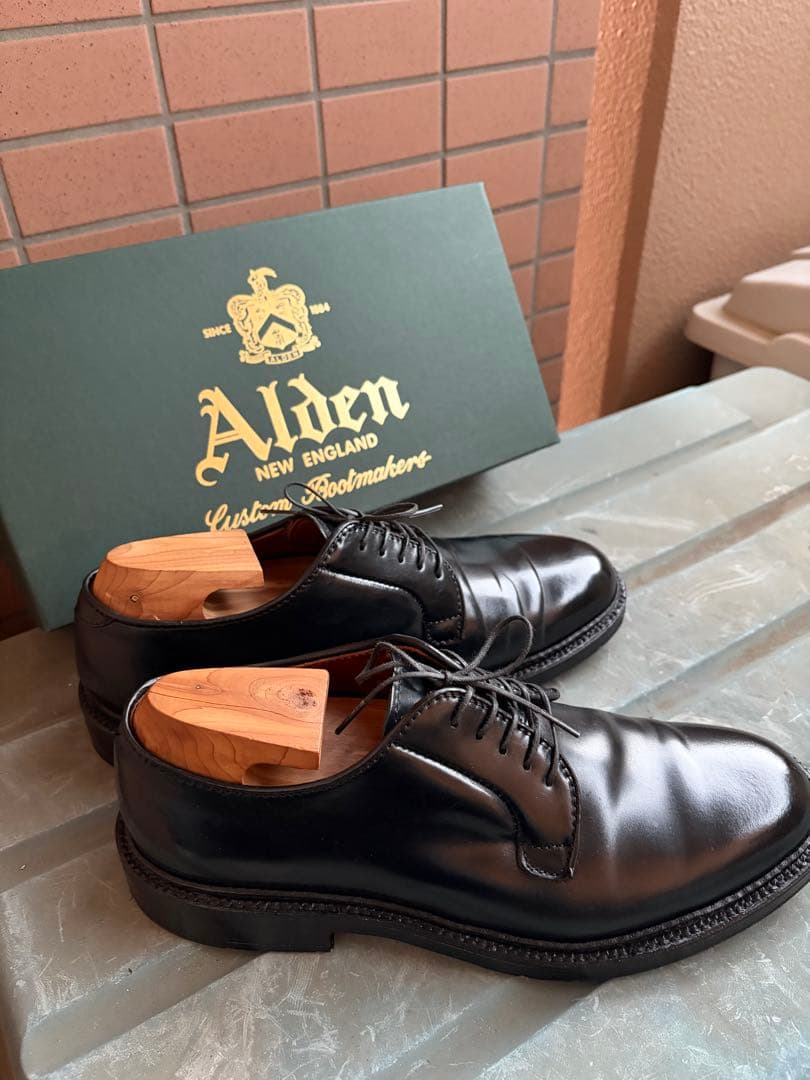 Alden ブラック ドレスシューズ