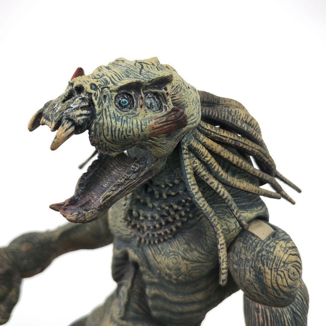 希少✨️Mezco Toyz ヘルボーイ サマエル フィギュア 入手困難 - メルカリ