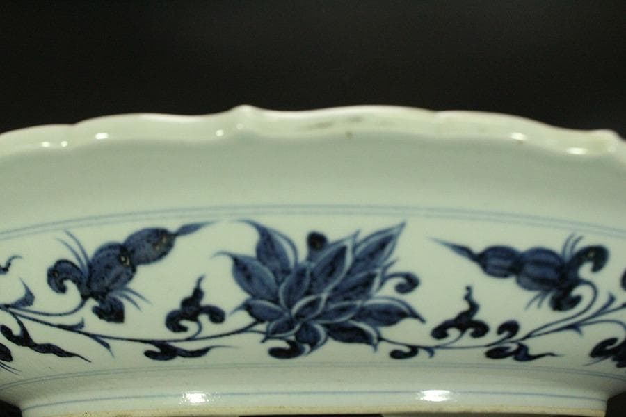 中国美術 青花蓮花紋皿 φ47cm 故宮博物院(ZE472)