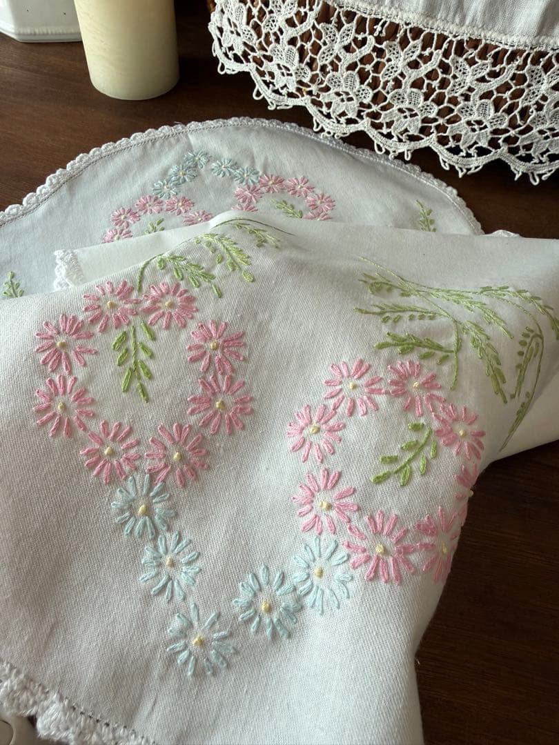 フランスアンティークஐ⋆*優しい花柄刺繍のクロスஐ⋆* - メルカリ