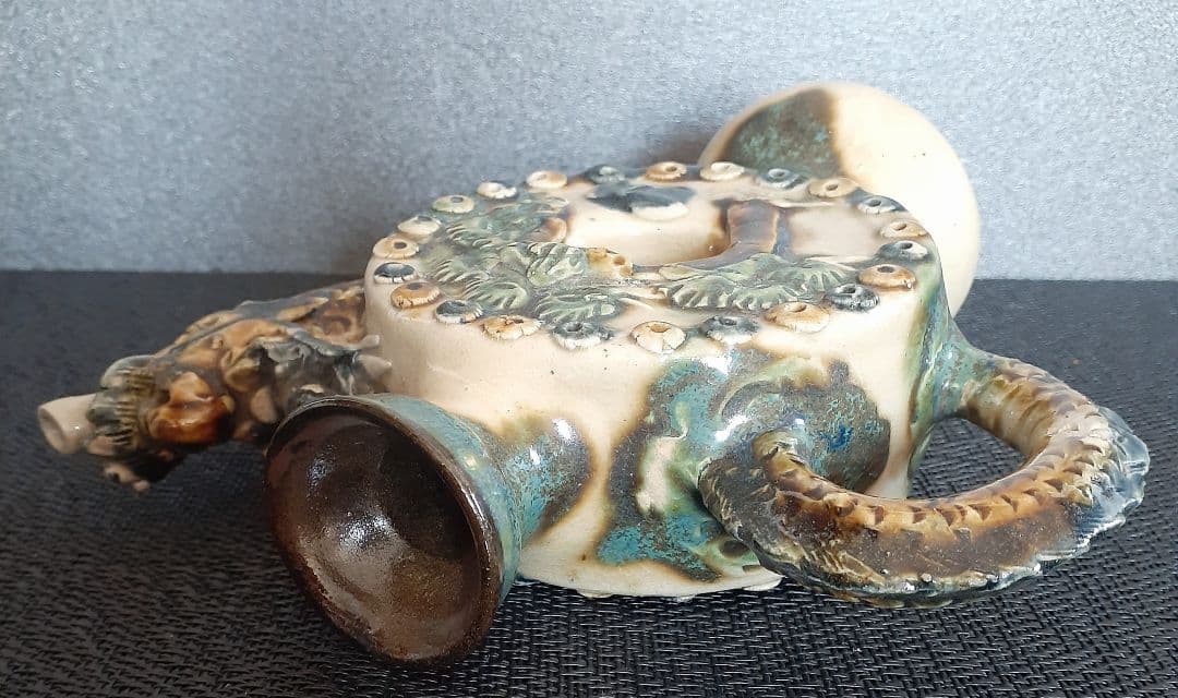 沖縄　琉球陶磁器　壺屋焼　陽刻浮彫　松竹梅文様　龍口　手付け　水注　酒次　花入れ