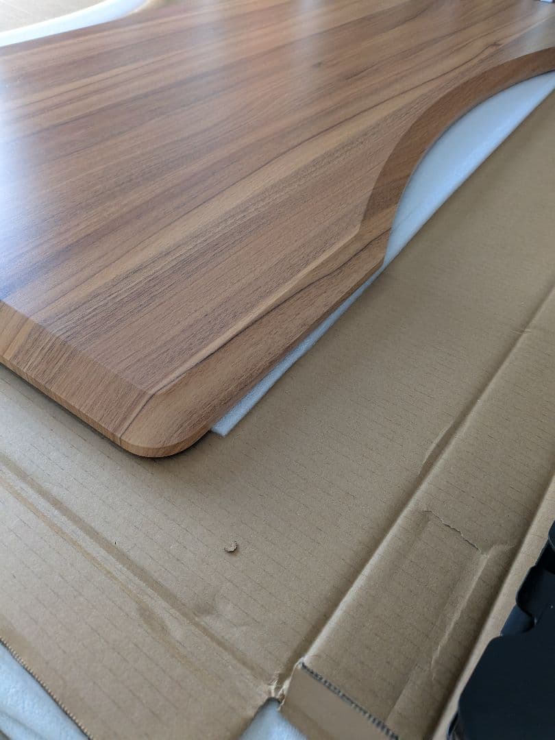 FLEXISPOT E7 のカーブ型天板ブラウン