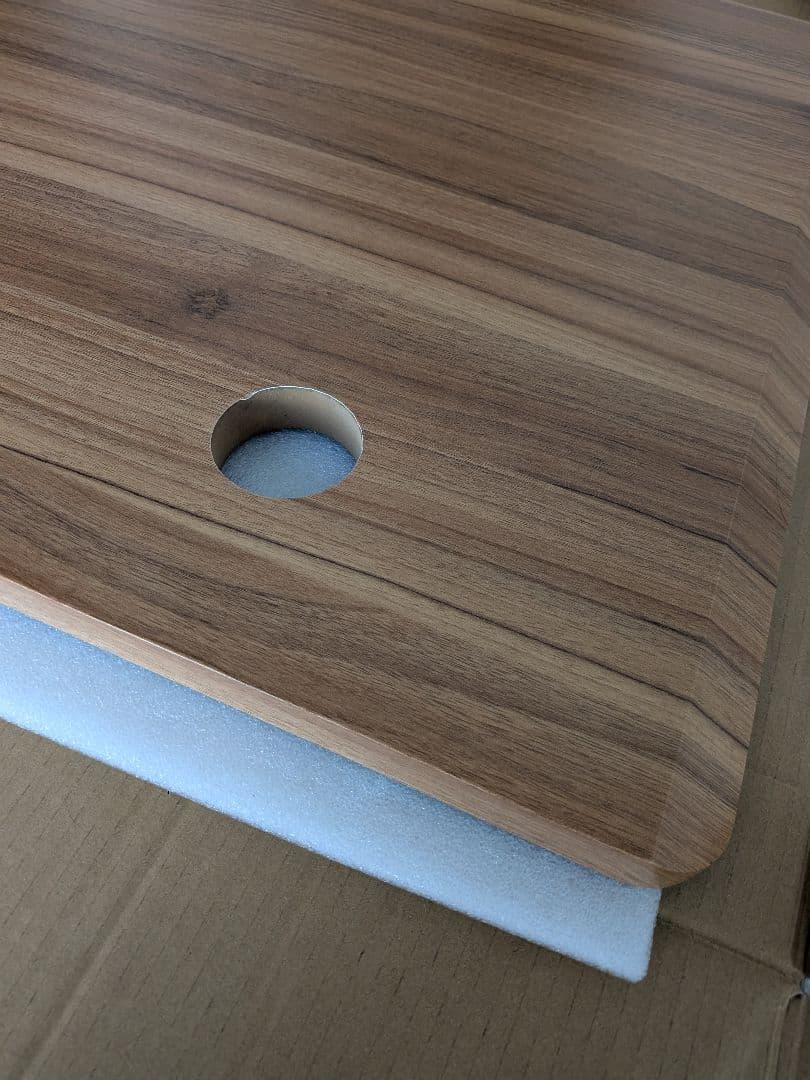 FLEXISPOT E7 のカーブ型天板ブラウン