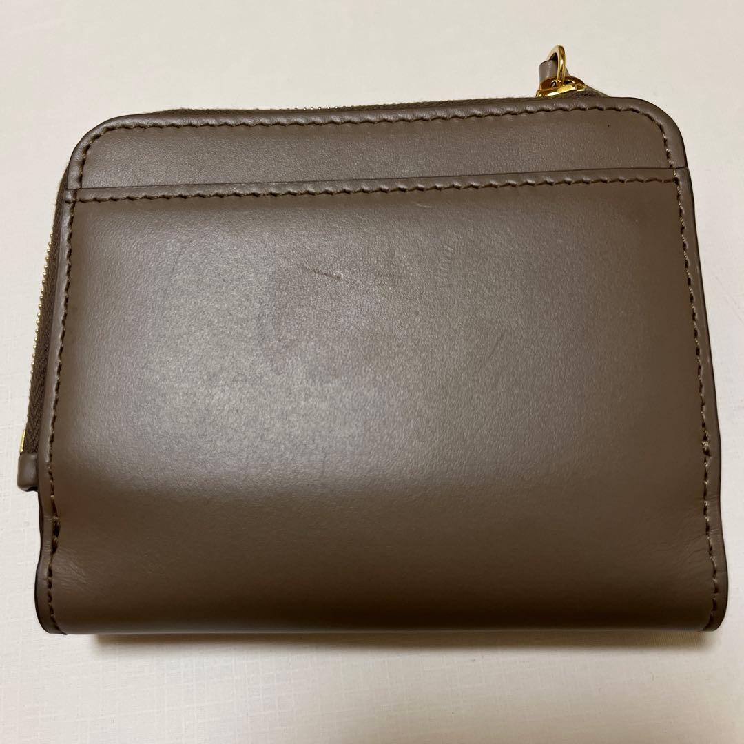 クリスマスセール］Fendi グレー 二つ折り財布 専用袋付き