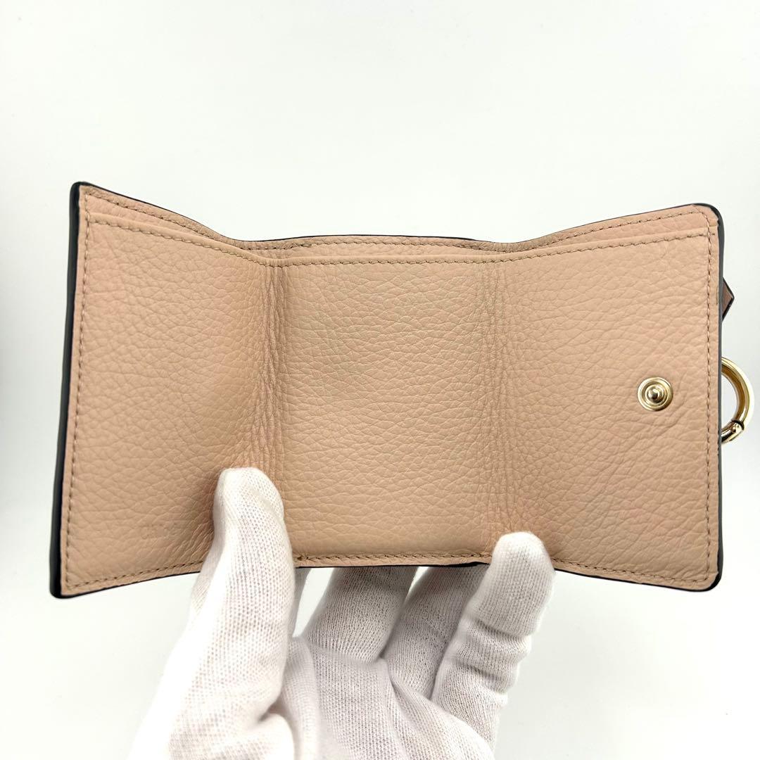 ✨極上美品・箱保存袋付き✨　クロエ　三つ折り　アルファベット　チャーム　レザー
