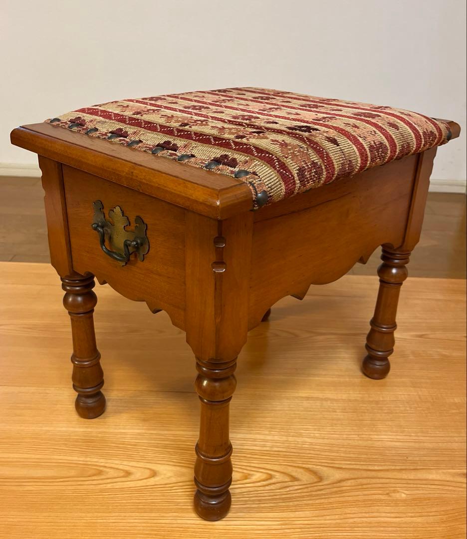 横浜ダニエルドレッサー椅子 収納付きスツール