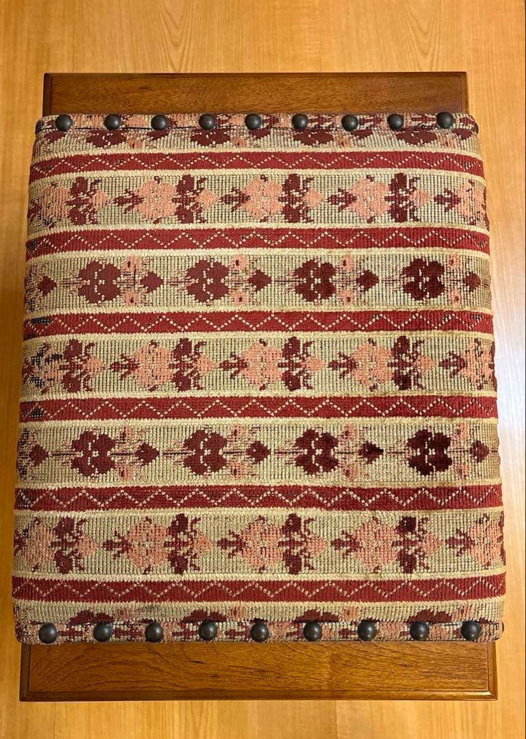 横浜ダニエルドレッサー椅子 収納付きスツール