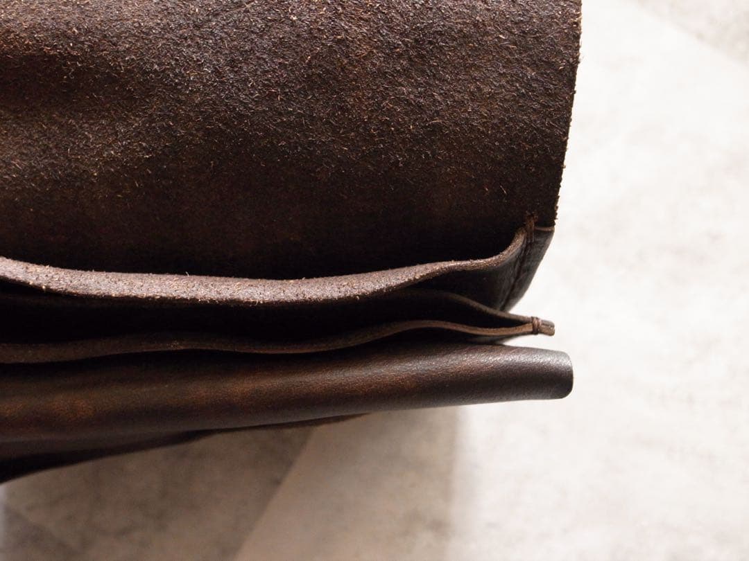 手染めと手縫いで仕上げたショートトラッカーウォレット