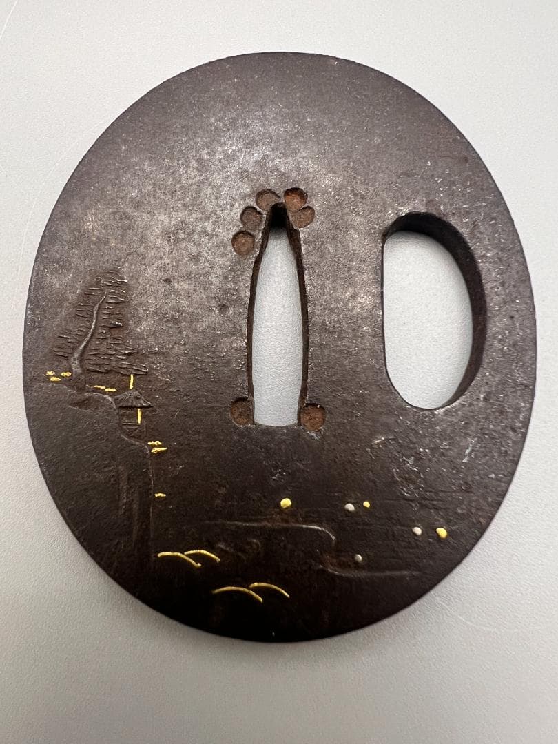 江戸期　小鉄鍔　人物風景図　金銀象嵌　金家在銘　刀装具　重量約52g　専用箱付