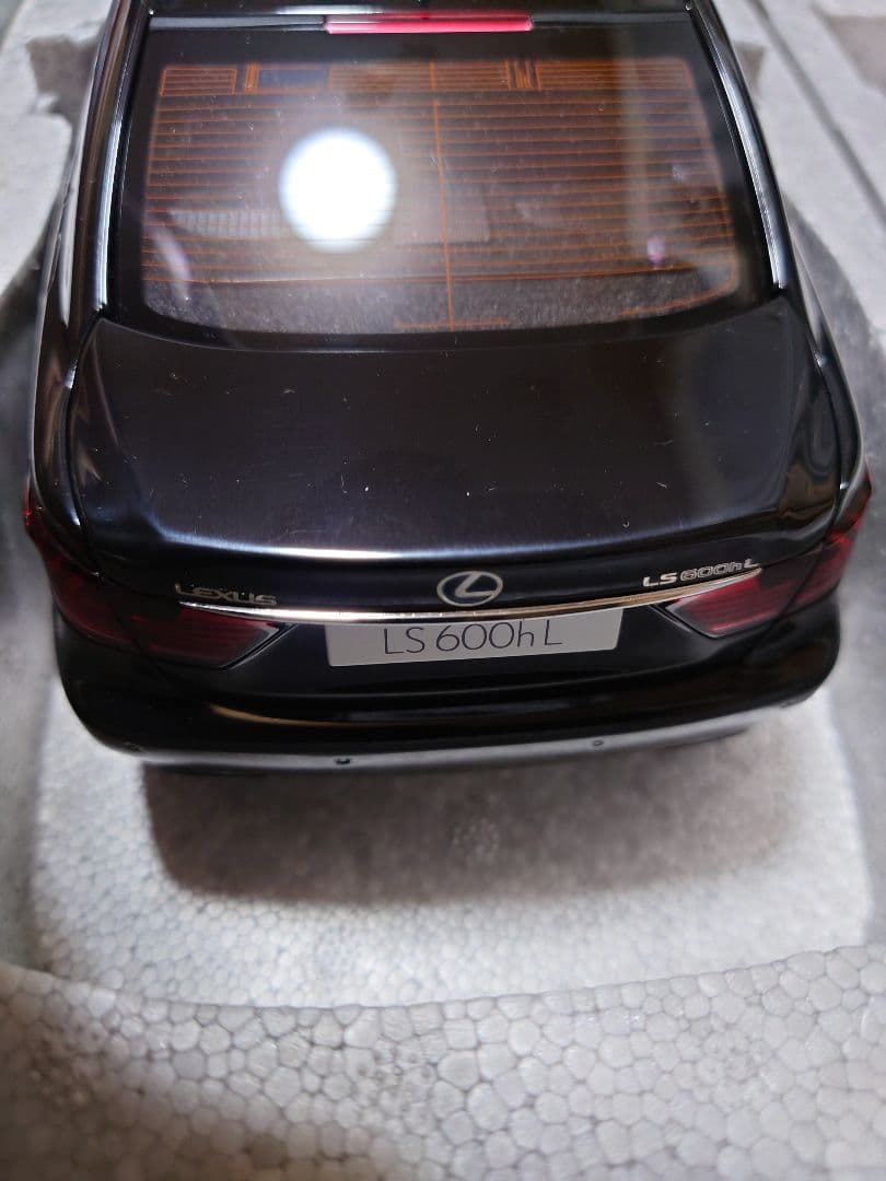 オートアート1/18レクサスLS600hLブラック