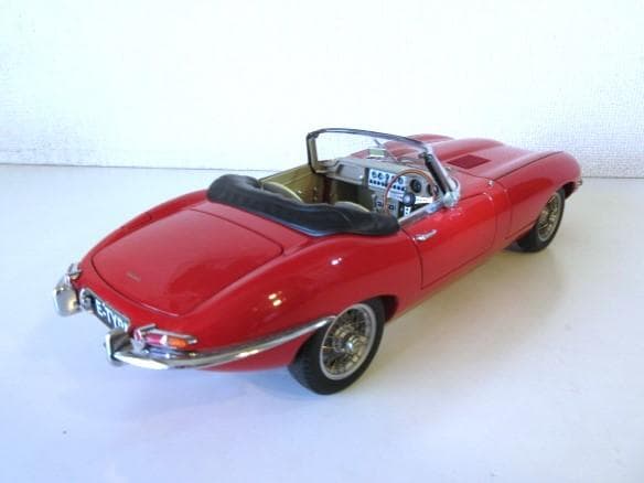 いたりあだいすきさん専用 AUTOart 1/18 ジャガー Eタイプ