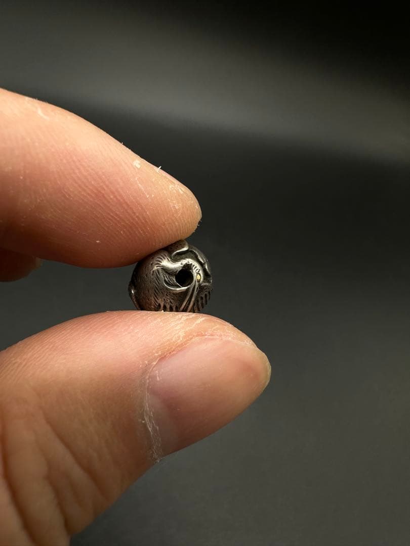 純銀製　緒締　鶴　金象嵌　骨董古美術　在銘