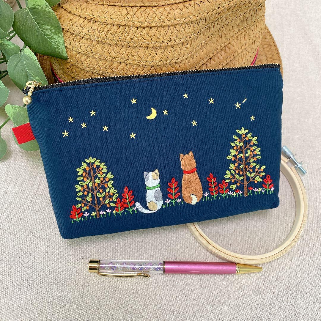 手刺繍　＊猫さんと柴犬さんの天体観測＊ハンドメイド　大きめポーチ