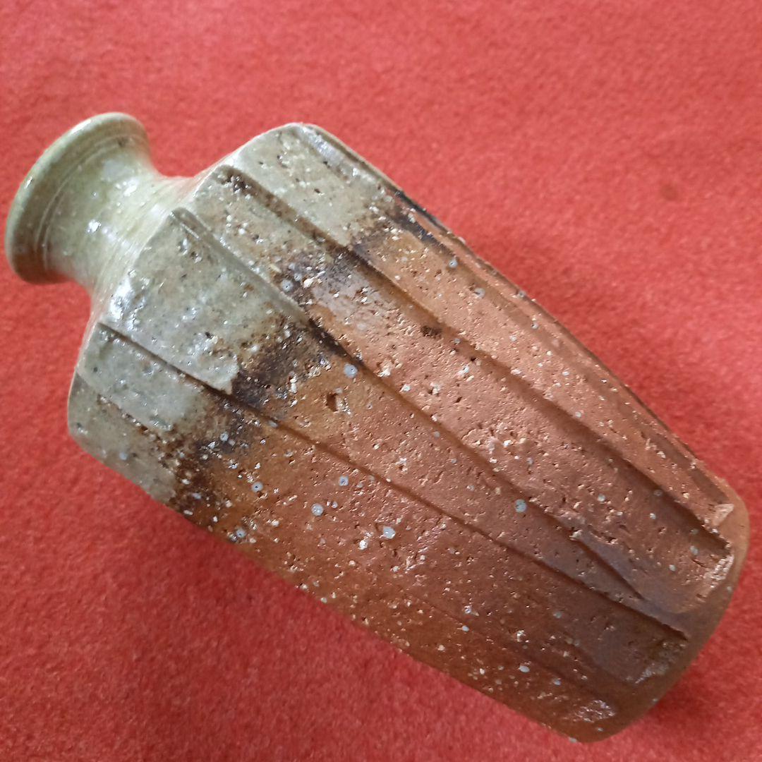 信楽焼　陶工、高橋楽斎　花入れ　箱付き(共箱)　名工