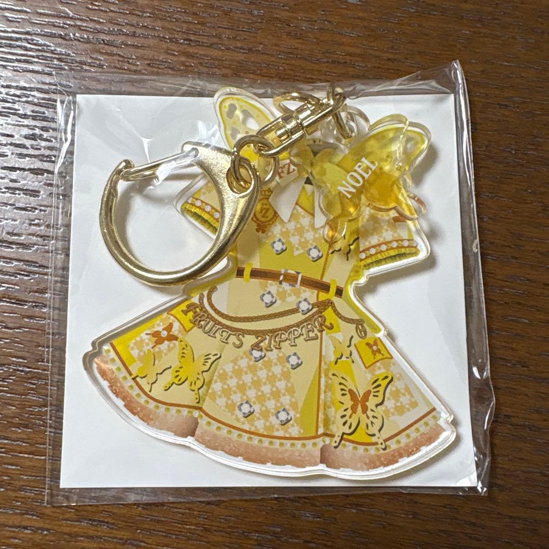 早瀬ノエル メンバー別衣装アクキー - メルカリ