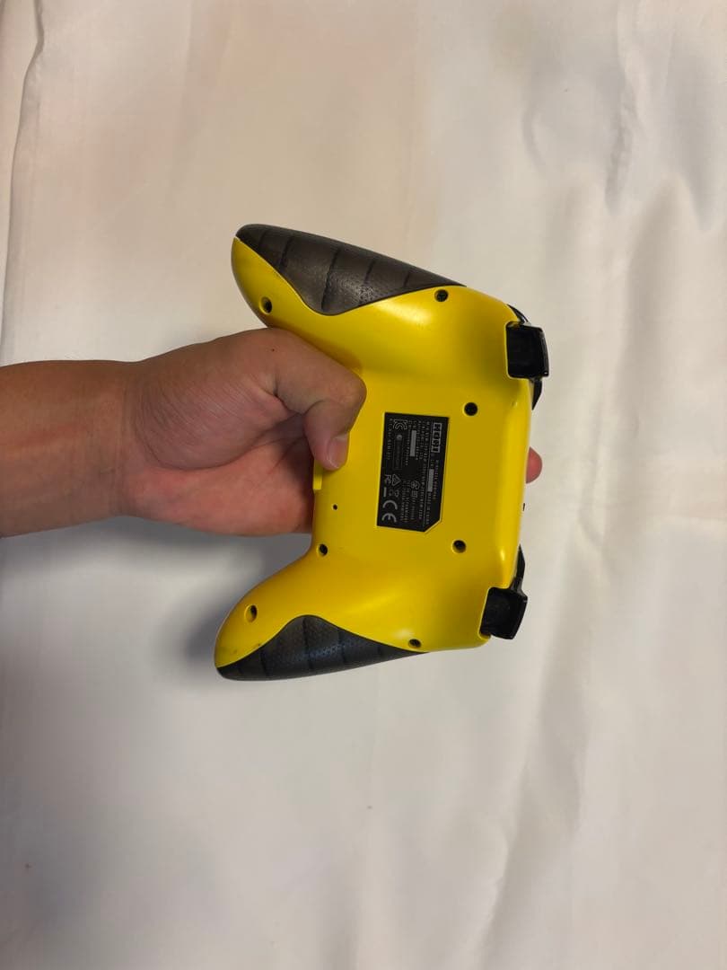 Nintendo Switch 本体 ピカチュウプロコンイエローハンドル