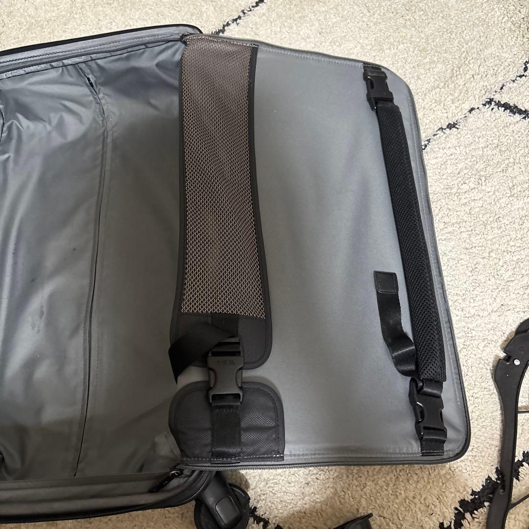 TUMI 22060 ALPHA2・4ウィール・キャリースーツケース ブラック