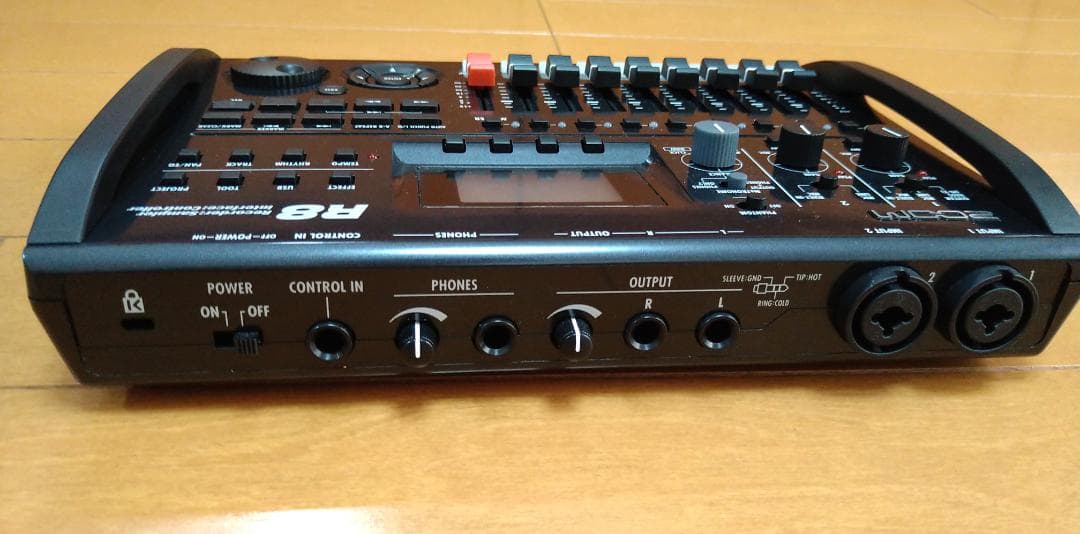 ZOOM R8 マルチトラックレコーダー
