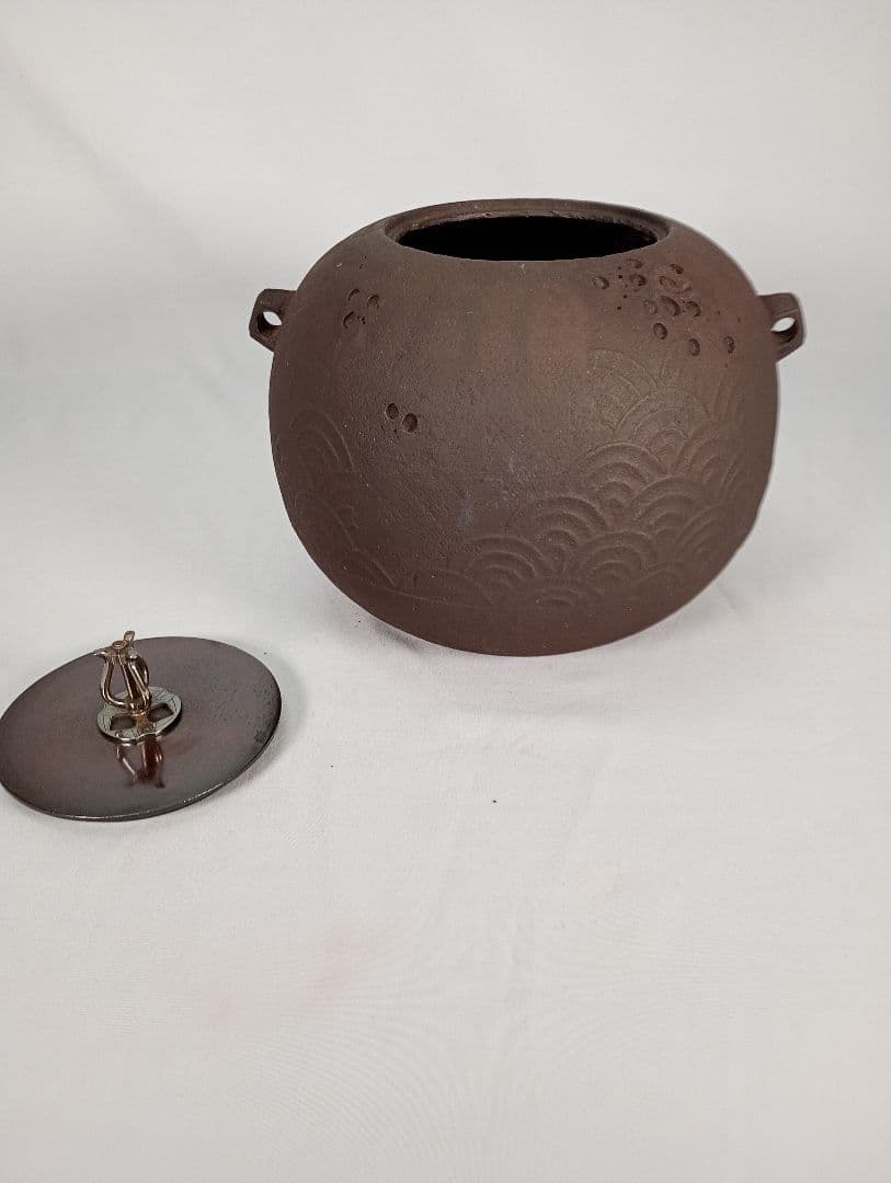 茶道具】青海波紋様姥口丸釜 南鐐摘み 亀甲鐶付 茶釜 釜368