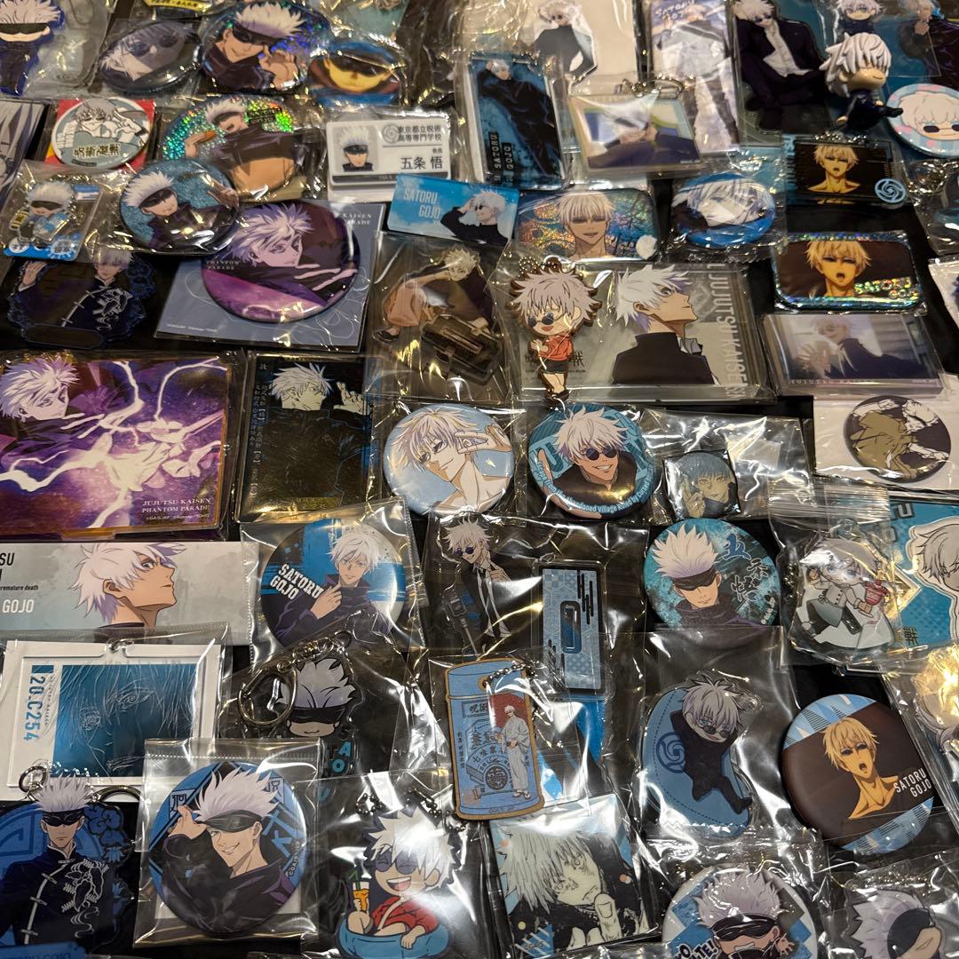 呪術廻戦　五条悟　缶バッジ　ラバスト　アクスタ等　約140点大量まとめ売り
