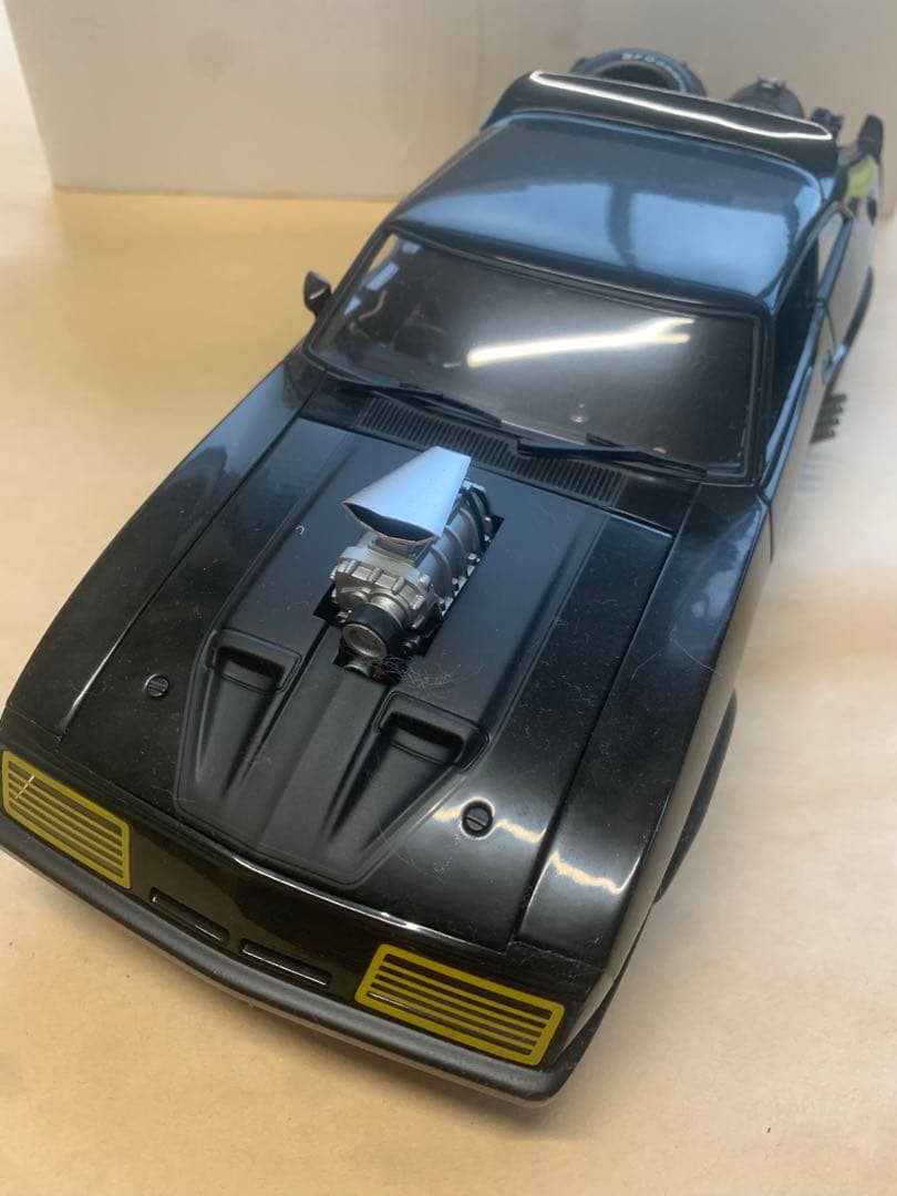 AUTOart 1/18 マッドマックス2 インターセプター