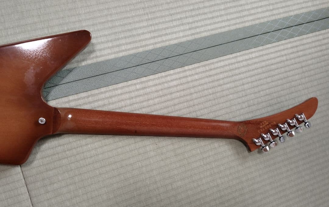 ギブソンエクスプローラー96製Limitid中古です。取りに来れる方のみ。