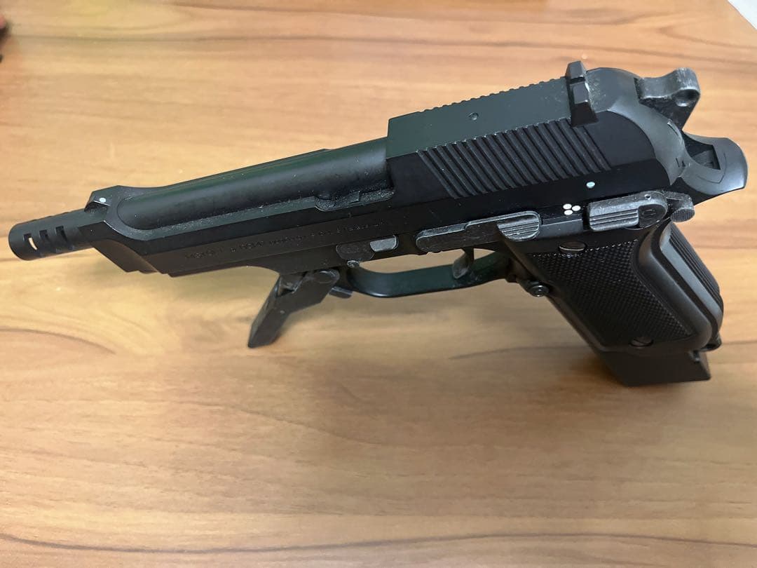 東京マルイ　M93R電動ガン　バッテリー充電器付き　予備マガジン付き