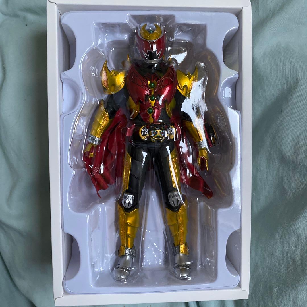 真骨彫製法　仮面ライダーキバ　エンペラーフォーム　フィギュアーツ